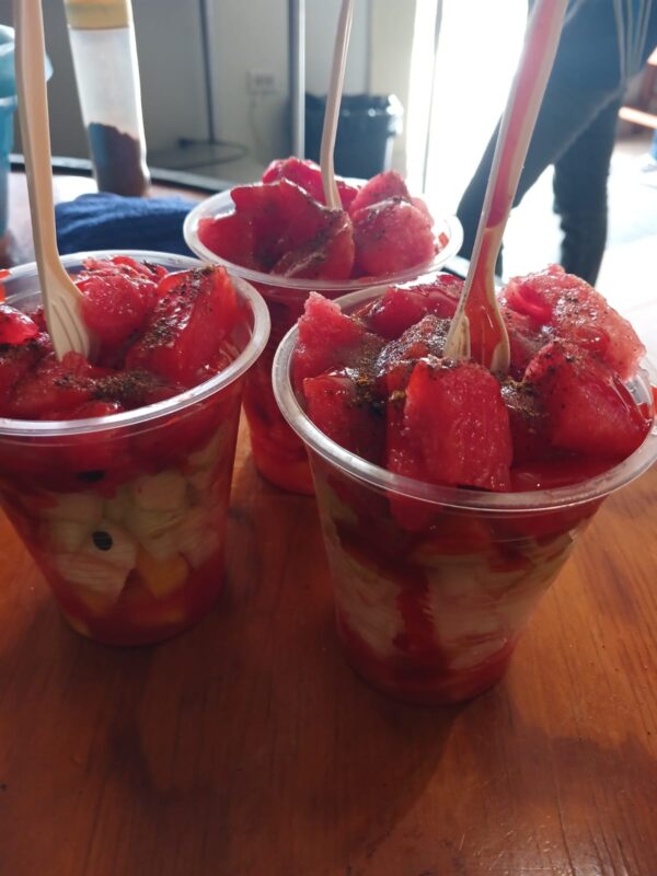 Vaso de fruta (sandía, piña, pepino y jícama) con EXTRA chile