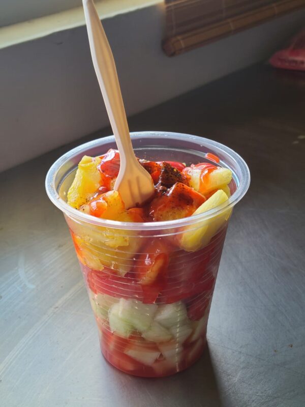 Vaso de fruta (sandía, piña, pepino y jícama) con chile - chamoy