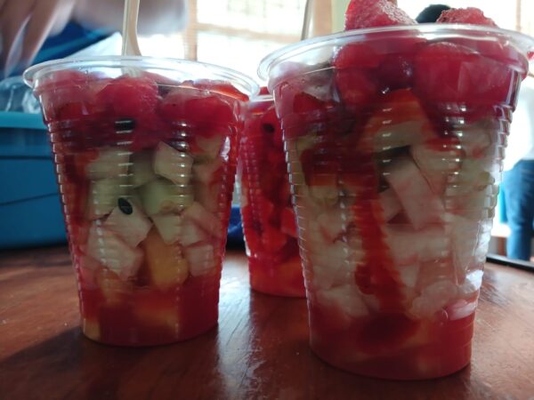 Vaso de fruta "combinaciones" con chile - chamoy