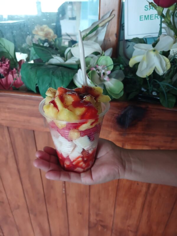 Vaso de fruta (sandía, piña y jícama) con chile - chamoy